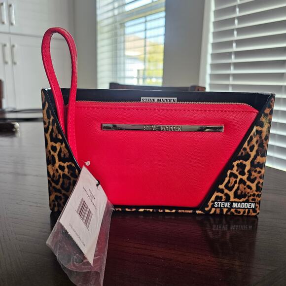 Steve Madden Red Bzippy Wristlet Wallet - Picture 1 of 5